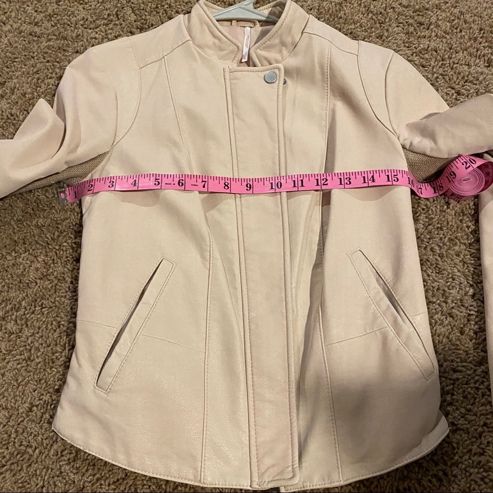 Gorgeous FREE PEOPLE vegan jacket - Picture 9 of 10
